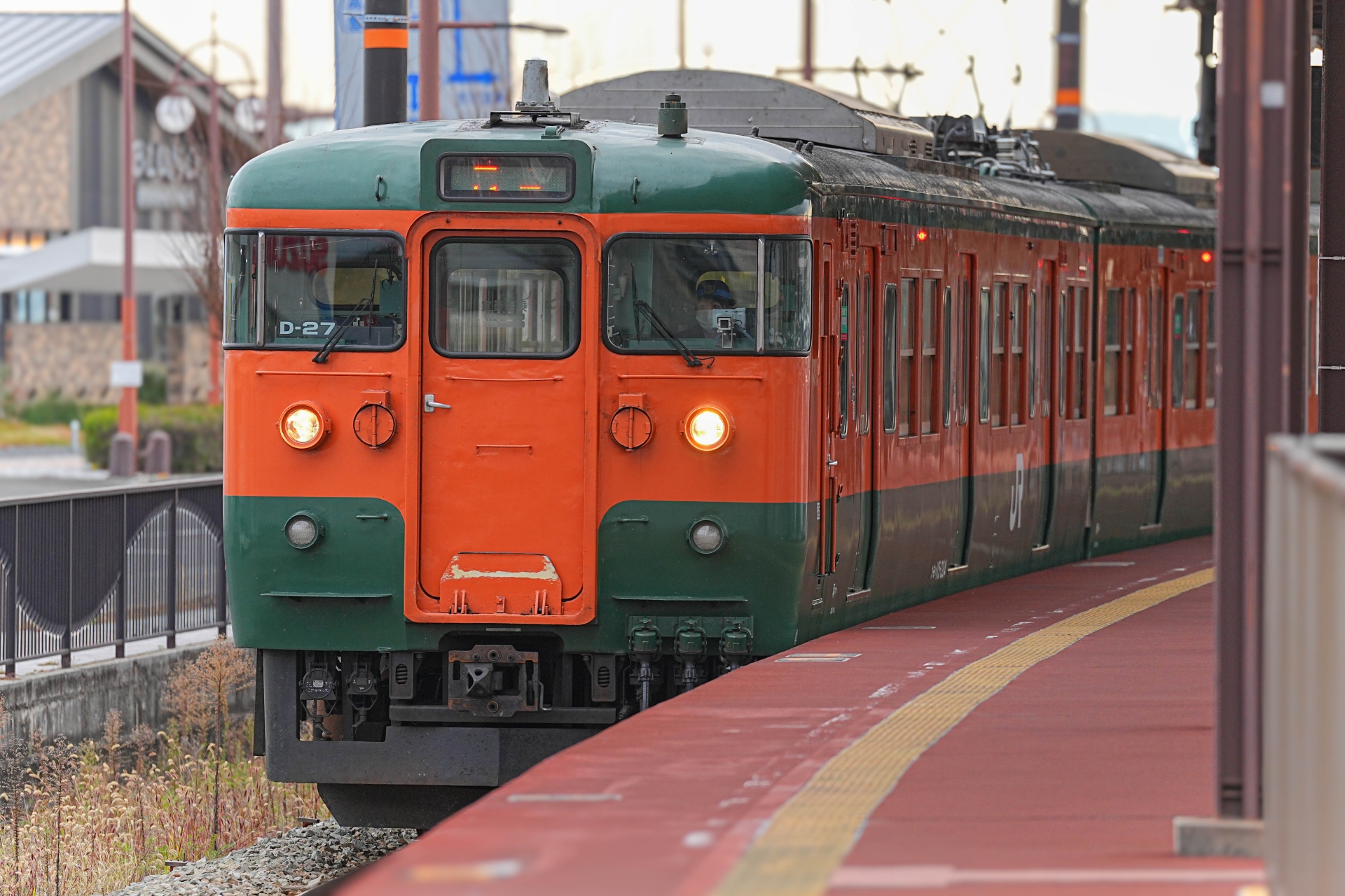 岡山の115系湘南色