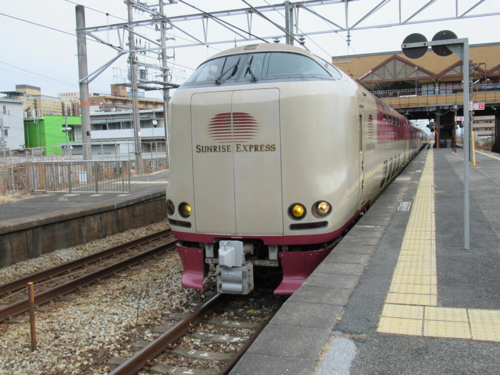 「サンライズ出雲」中庄駅