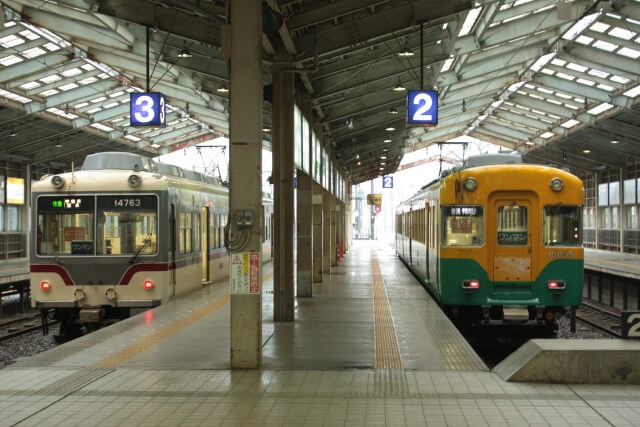 電鉄富山駅に停車している電車