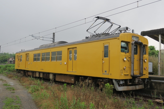 123系　長門本山駅